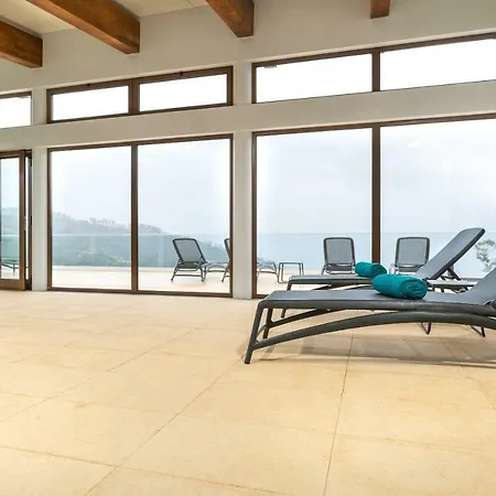 Rochao Village By Rent2u, Lda בית הארחה