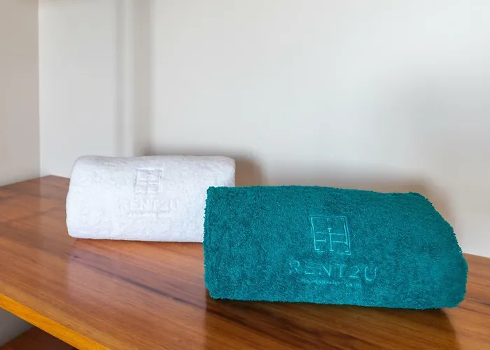 Rochao Village By Rent2u, Lda 게스트하우스 칼례타