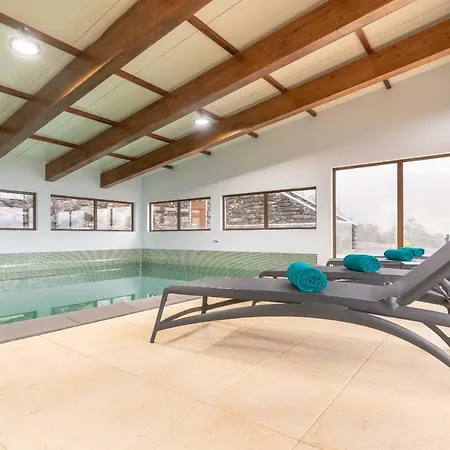 Rochao Village By Rent2u, Lda Guest house