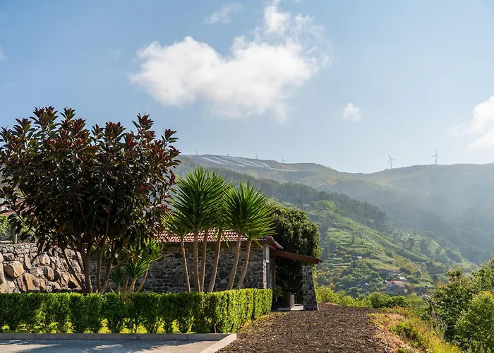 Konukevi Rochao Village By Rent2u, Lda Calheta (Madeira)