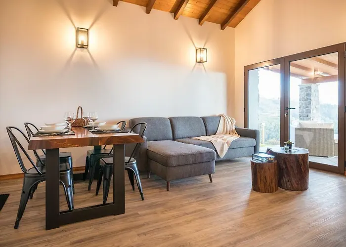 Affittacamere Rochao Village By Rent2u, Lda 4*