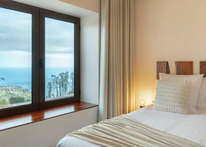 Konukevi Rochao Village By Rent2u, Lda Calheta (Madeira)
