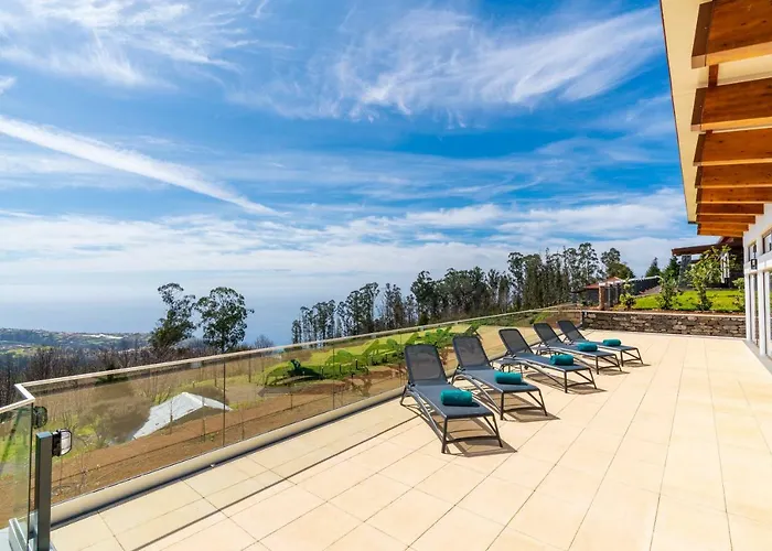 Konukevi Rochao Village By Rent2u, Lda Calheta (Madeira)